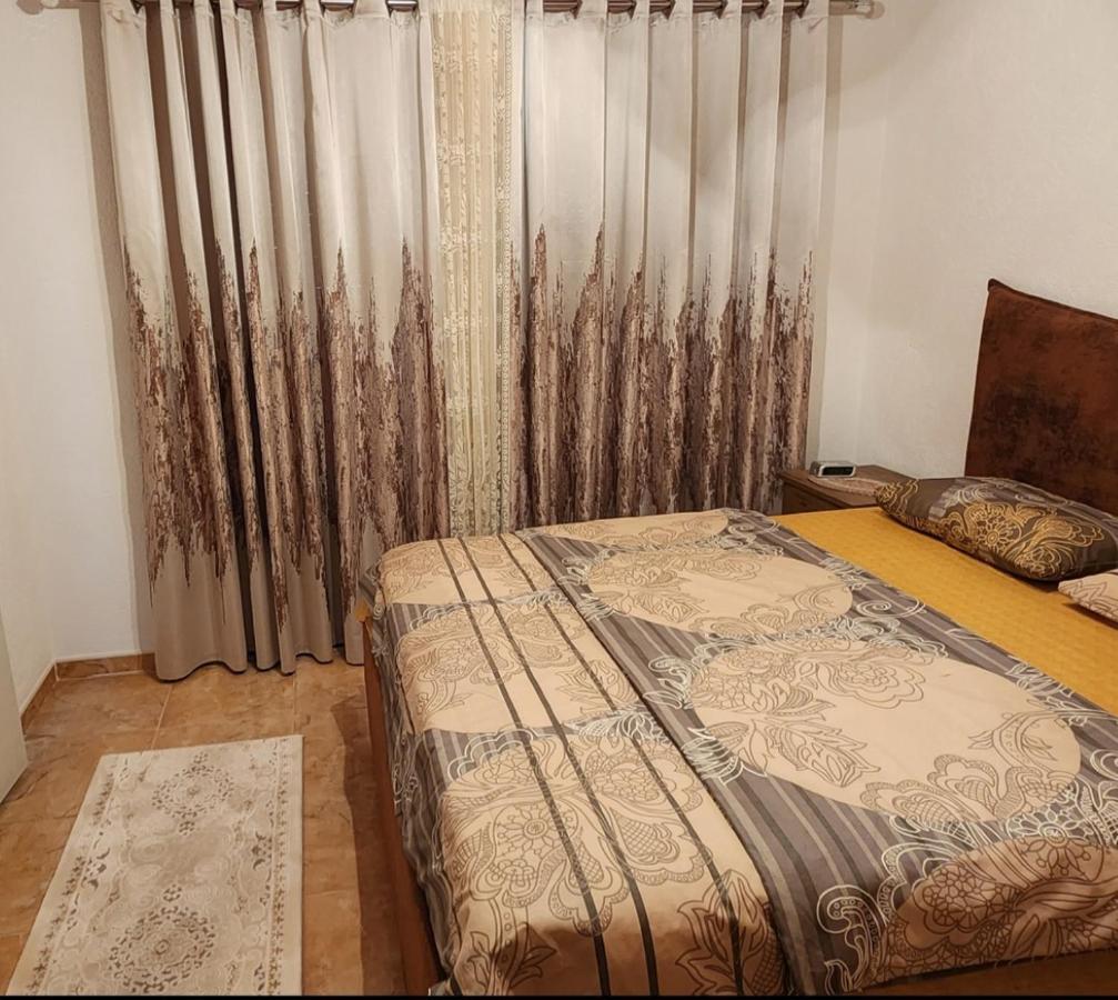 Apartments Ishmi In Center Of Ulcinj Bilik gambar