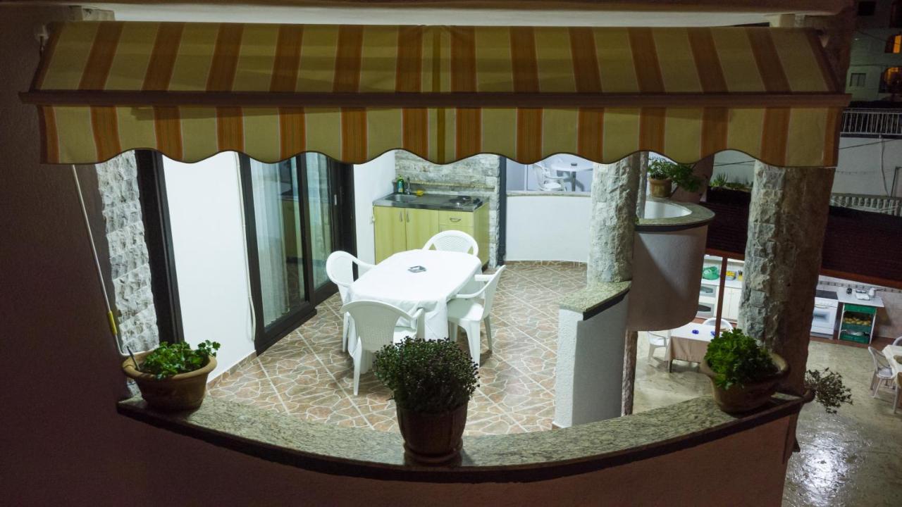 Apartments Ishmi In Center Of Ulcinj Bilik gambar