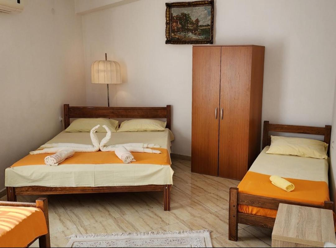 Apartments Ishmi In Center Of Ulcinj Bilik gambar