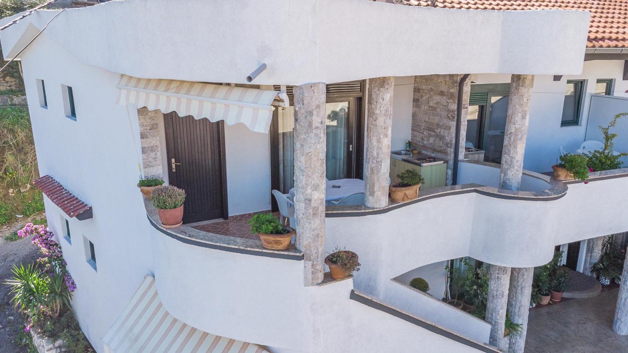 Apartments Ishmi In Center Of Ulcinj Bilik gambar
