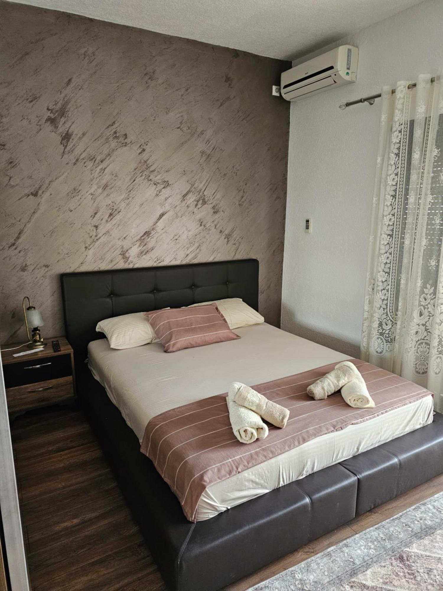 Apartments Ishmi In Center Of Ulcinj Bilik gambar