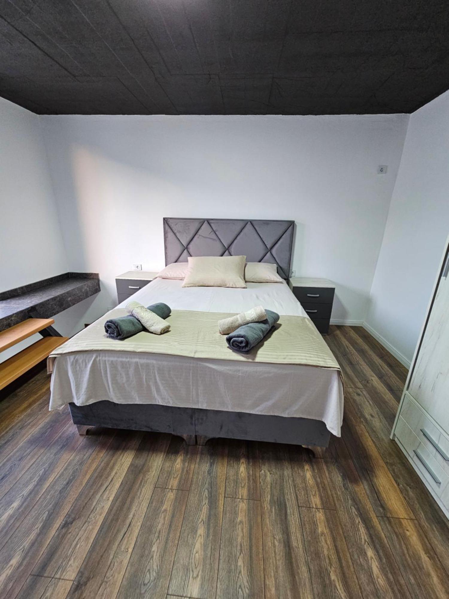 Apartments Ishmi In Center Of Ulcinj Luaran gambar